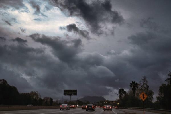 कैलिफोर्निया में तूफान से सैकड़ों उड़ानें रद्द