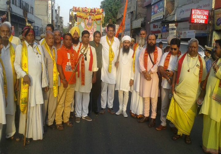 विश्व हिंदु परिषद,धर्म प्रसार ने भगवान परशुराम जी की शोभा यात्रा में लिया हिस्सा