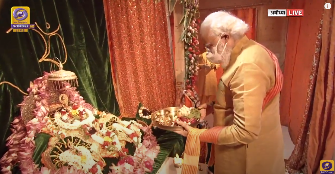 LIVE: प्रधानमंत्री नरेंद्र मोदी अयोध्या के हनुमानगढ़ी मंदिर में पूजा-अर्चना करते हुए, देखें लाइव
