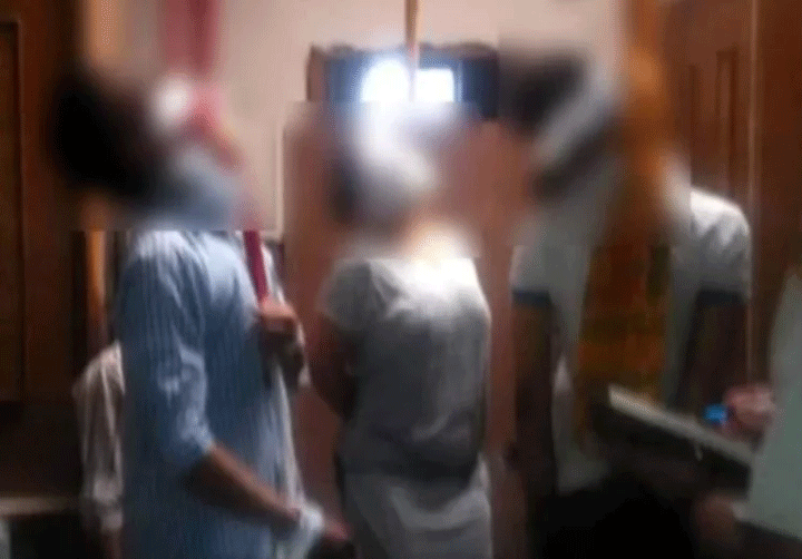 दिल्ली: बुराड़ी में एक ही घर में लटके मिले 11 लोगों के शवों से इलाके में दशहत का माहौल 