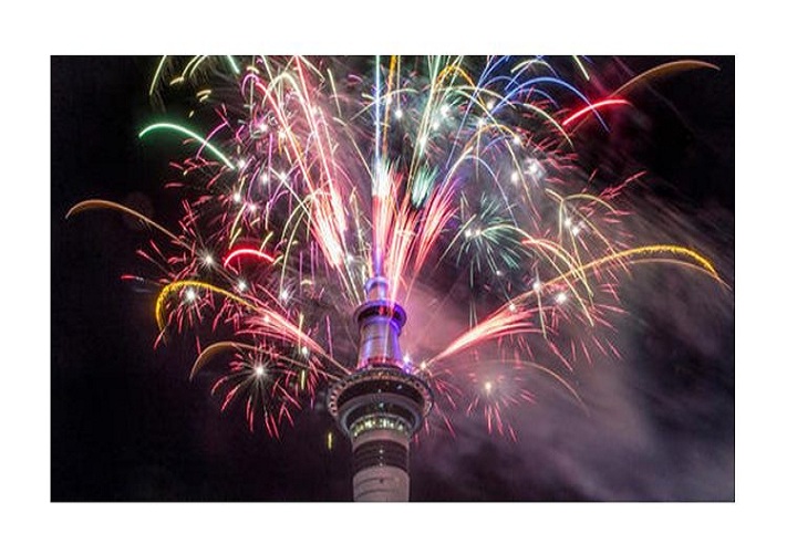 न्यूजीलैंड के स्काई टावर पर आतिशबाजी से नववर्ष का आगाज