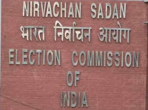चुनाव से पहले बजट पर रोक लगाने की मांग लेकर विपक्ष पहुंचा निर्वाचन आयोग