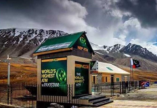 पाकिस्तान ने लगाया दुनिया का सबसे ऊंचा एटीएम