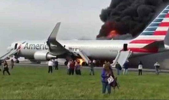 विमान का टायर फटा, आग लगने से मची अफरातफरी