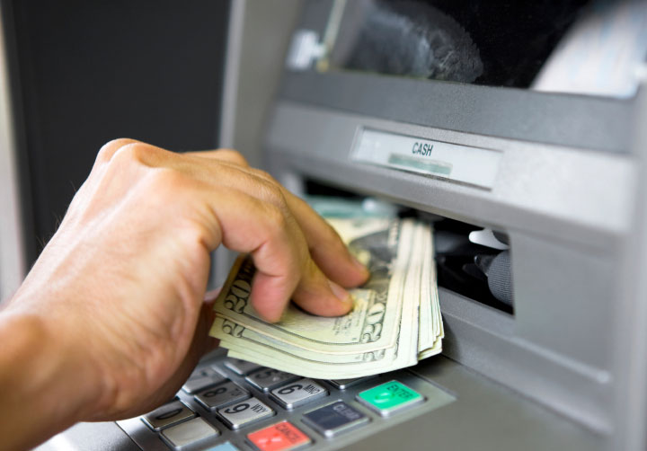 नोटबंदी के बाद लगातार बंद हो रहे हैं ATM