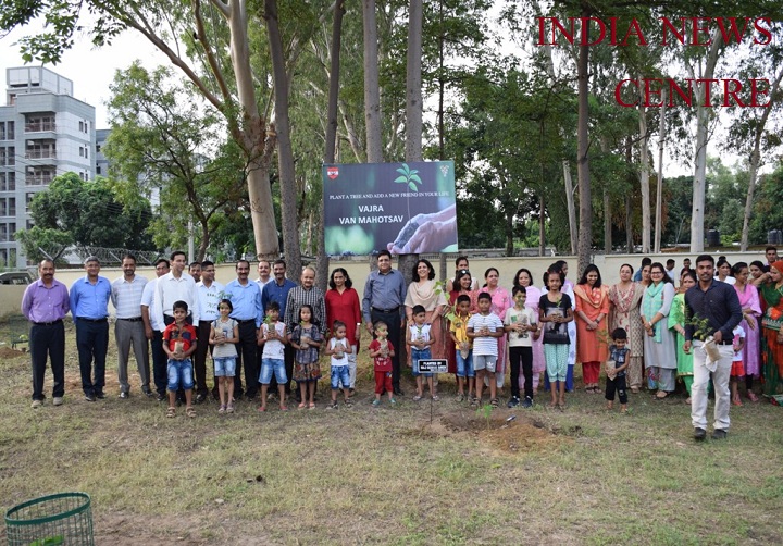 वज्र कोर द्वारा वन महोत्सव का आयोजन