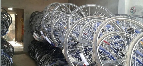 गुप्त सूचना के आधार पर चुनाव आयोग ने की छापामारी, 259 साइकिलें जब्त