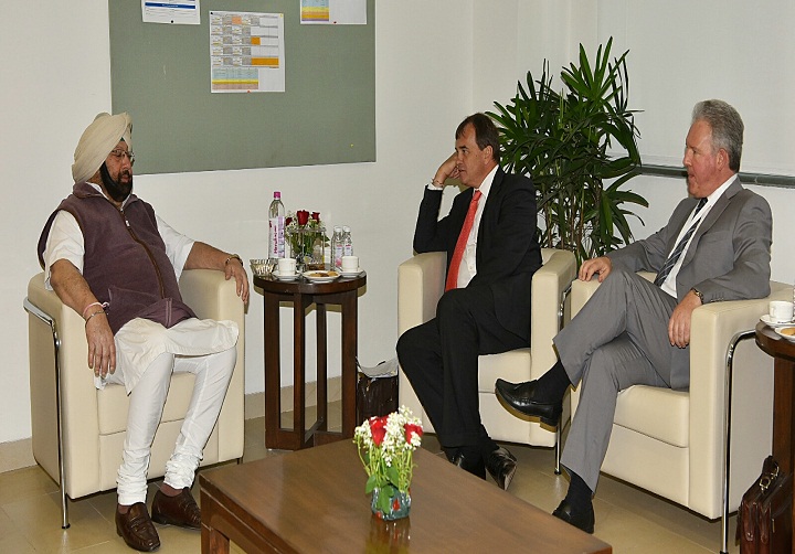 मुख्यमंत्री और ब्रिटिश राजदूत औद्योगिक आधुनिकीकरण और कौशल विकास समेत कई क्षेत्रों में सहयोग के लिए सहमत   