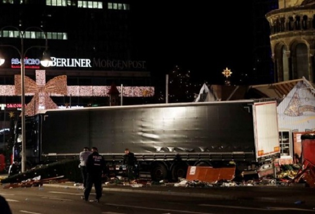 क्रिसमस मार्केट में घुसा ट्रक, 12 की मौत