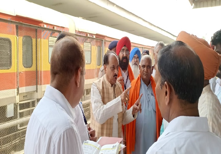 रेलवेः यात्री सेवा समिति के चेयरमैन ने किया अमृतसर व अटारी स्टेश का औचक निरीक्षण