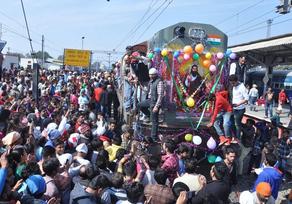 श्री गुरु रविदास महाराज जी का 640वां प्रकाश पर्व, वाराणसी के लिए रवाना हुई ट्रेन