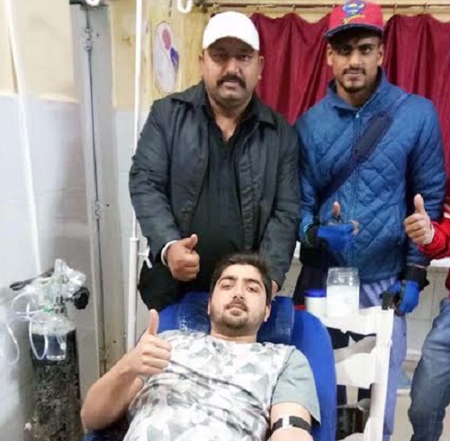 सात यूनिट रक्त दान करके ब्लड डोनर ग्रुप ने बचाई दो मरीजों की जान
