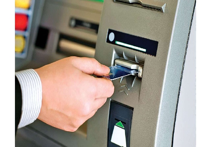 जरूरी खबर: SBI ने ATM से पैसे निकालने के बदले नियम, अब ऐसा करने पर लगेगा जुर्माना...