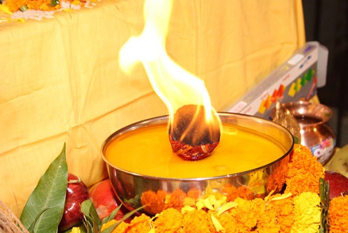 नवरात्र में अखंड ज्योत जलाते समय इन बातों का रखें ध्यान 