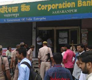 सहारनपुर में गार्ड को गोली माकरकर बैंक में लूट