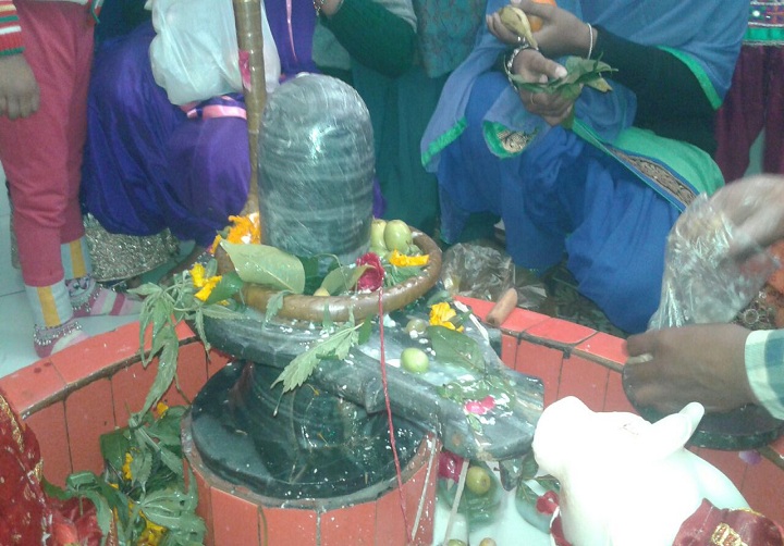 बेअंत सिंह नगर दुर्गा मंदिर में उमड़ी श्रदालूओं की भीड़