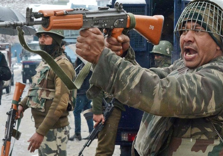 जम्मू कश्मीर-CRPF और आतंकियों के बीच मुठभेड़ जारी, जवान शहीद