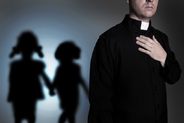 एचअाईवी प्रभावित पादरी ने किया 30 बच्चियों का रेप, पोप से मिली क्लीन चिट