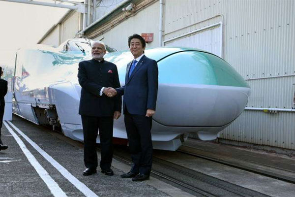 जापान के प्रधानमंत्री के स्वागत के लिए सजा अहमदाबाद, कल रखी जाएगी बुलेट ट्रेन की नींव