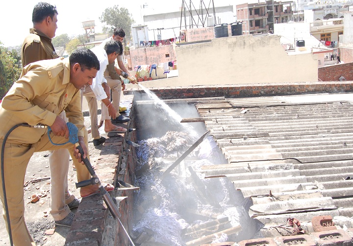 मुजफ्फरनगरः किताबों के गोदाम में लगी भयंकर आग, लाखों का नुकसान