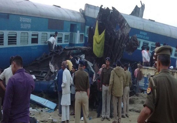 इंदौर-पटना एक्सप्रेस के 14 डिब्बे पटरी से उतरे, सौ यात्रियों की मौत