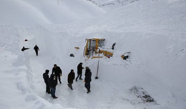 इटली में भूकंप के झटके, हिमस्‍खलन से कई लोगों की मौत