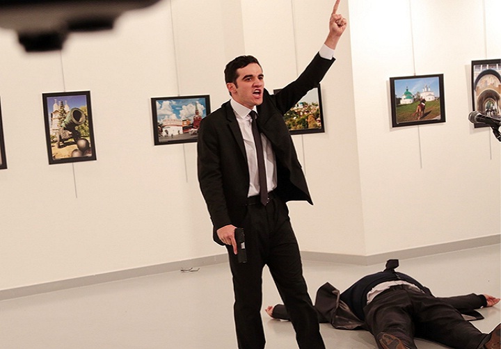 रूस के राजदूत की गोली मार कर हत्या, हमलावर ने लगाए धार्मिक नारे
