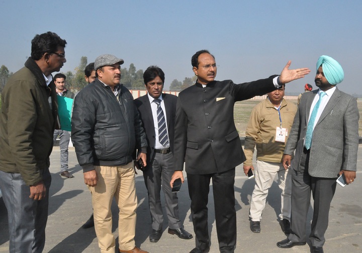 डिप्टी कमिश्नर ने आदमपुर से हवाई अड्डे को जाती सड़क को मजबूत और चौड़ा करने के दिये आदेश
