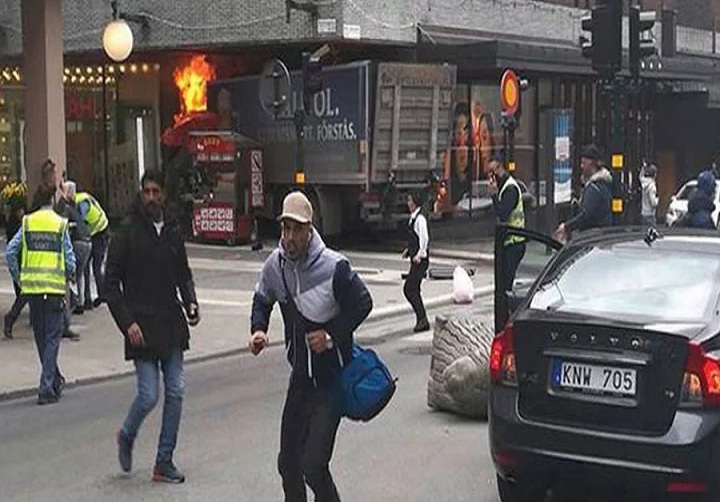 स्वीडन हमला- भारतीय दूतावास के नजदीक स्टोर में ट्रक घुसा तीन मरे, संदिग्ध हिरासत में