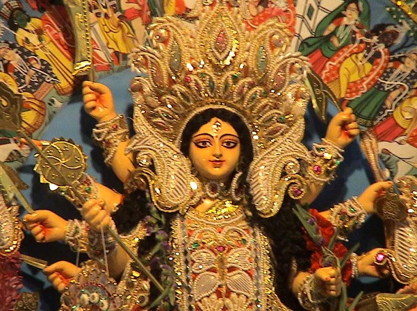 जानिए क्यों खास है बंगाल की दुर्गा पूजा