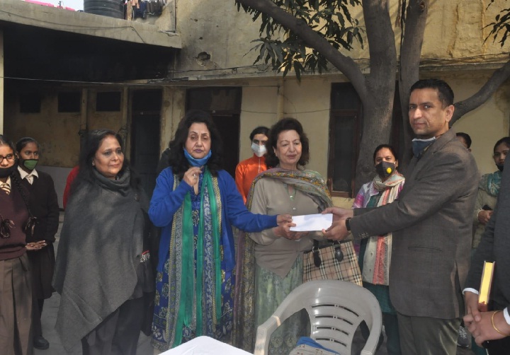 JALANDHAR DC GRANTS RS 1 LAKH TO SANJIVANI, ANNOUNCES TO BEAR EDUCATION EXPENDITURE OF GIRLS STAYING IN THE HOME 