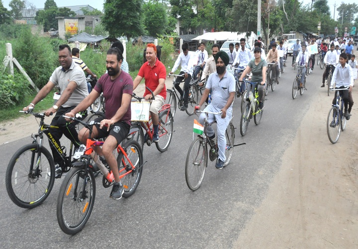 DC, SP AND DSP LEADS CYCLE RALLY FOR GENERATING AWARENESS AGAINST WATER CRISIS AND DRUG MENACE IN THE DISTRICT