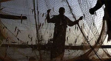 श्रीलंकाई नौसेना ने सात भारतीय मछुआरे किए गिरफ्तार  