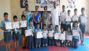 कराटे कप में एक ही स्कूल के 9 छात्रों ने जीते मेडल