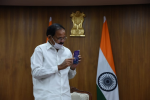 भारत का पहला सोशल मीडिया ऐपः Elyments देगा WhatsApp को टक्‍कर, उपराष्‍ट्रपति नायडू ने किया लॉन्‍च....