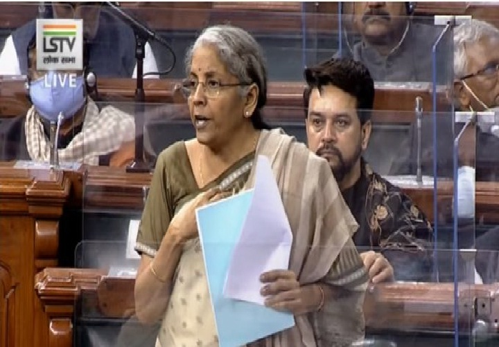 Lok-Sabha Live: वित्त मंत्री निर्मला सीतारमण का कांग्रेस पर निशाना, कहा- कभी राज्यों में 'दामाद' को ही मिलती थी जमीन