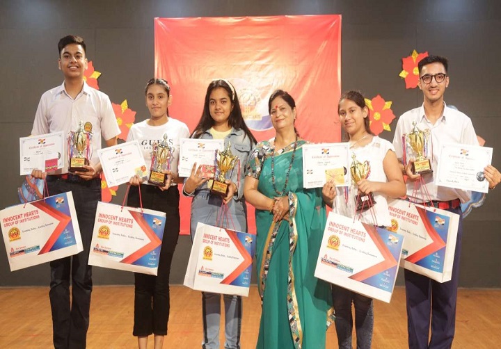 बौरी मेमोरियल ट्रस्ट द्वारा दिशा-एक अभियान के अंतर्गत आयोजित प्रतियोगिताओं के विजेता पुरस्कृत