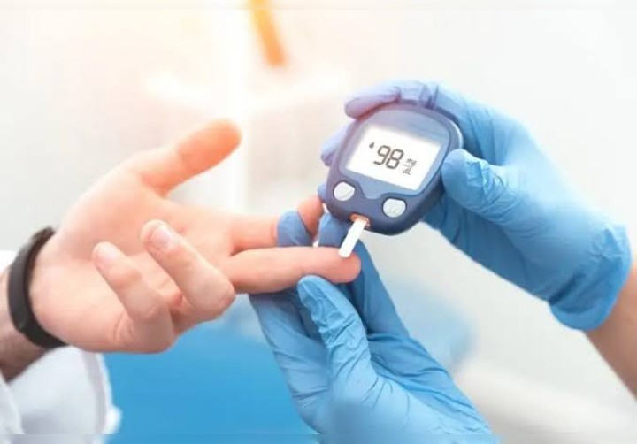 जानिए High Blood Sugar के संकेत, डायबिटीज बढ़ने पर सुबह दिखते हैं ये 4 लक्षण..