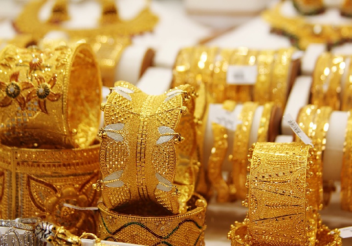 Gold Silver Price: 8 बार सस्ता हुआ सोना वायदा, उच्चतम स्तर से 12 हजार रुपये नीचे