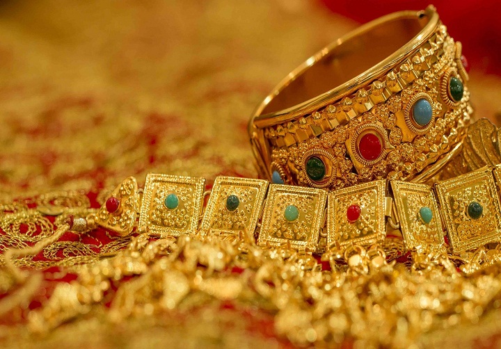 Gold Silver Price: करीब 1500 रुपये सस्ता हुआ सोना वायदा, जानिए कितनी है कीमत...