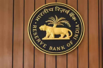 BREAKING: इस प्राइवेट बैंक पर RBI ने लगाया बैन, ग्राहक अब बैंक में नहीं कर पाएंगे कोई भी काम, फंस गए लोगों के पैसे