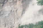  बदरीनाथ हाइवे पर चट्टान टूटने यात्रा रुकी,30 हजार यात्री फसें