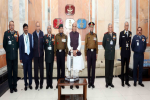 रक्षा मंत्री ने जाट रेजिमेंटल सेंटर और दिल्‍ली पुलिस को सर्वश्रेष्‍ठ मार्चिंग दस्‍ते की ट्रॉफी प्रदान की