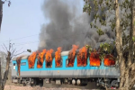 नई दिल्ली-देहरादून शताब्दी एक्सप्रेस एक कोच में भीषण आग से मचा हडकंप
